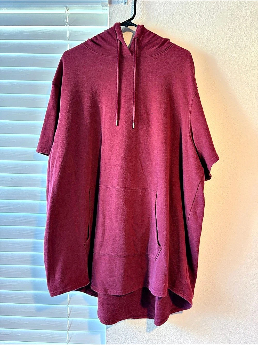 No Boundaries Hooded Short Sleeve Sweater in Burgundy 2XL/2XG Like New